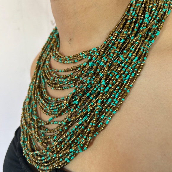 Beaded necklace - Picture 2 of 4